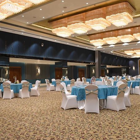 The Maple Hotel Bhopal Exterior photo