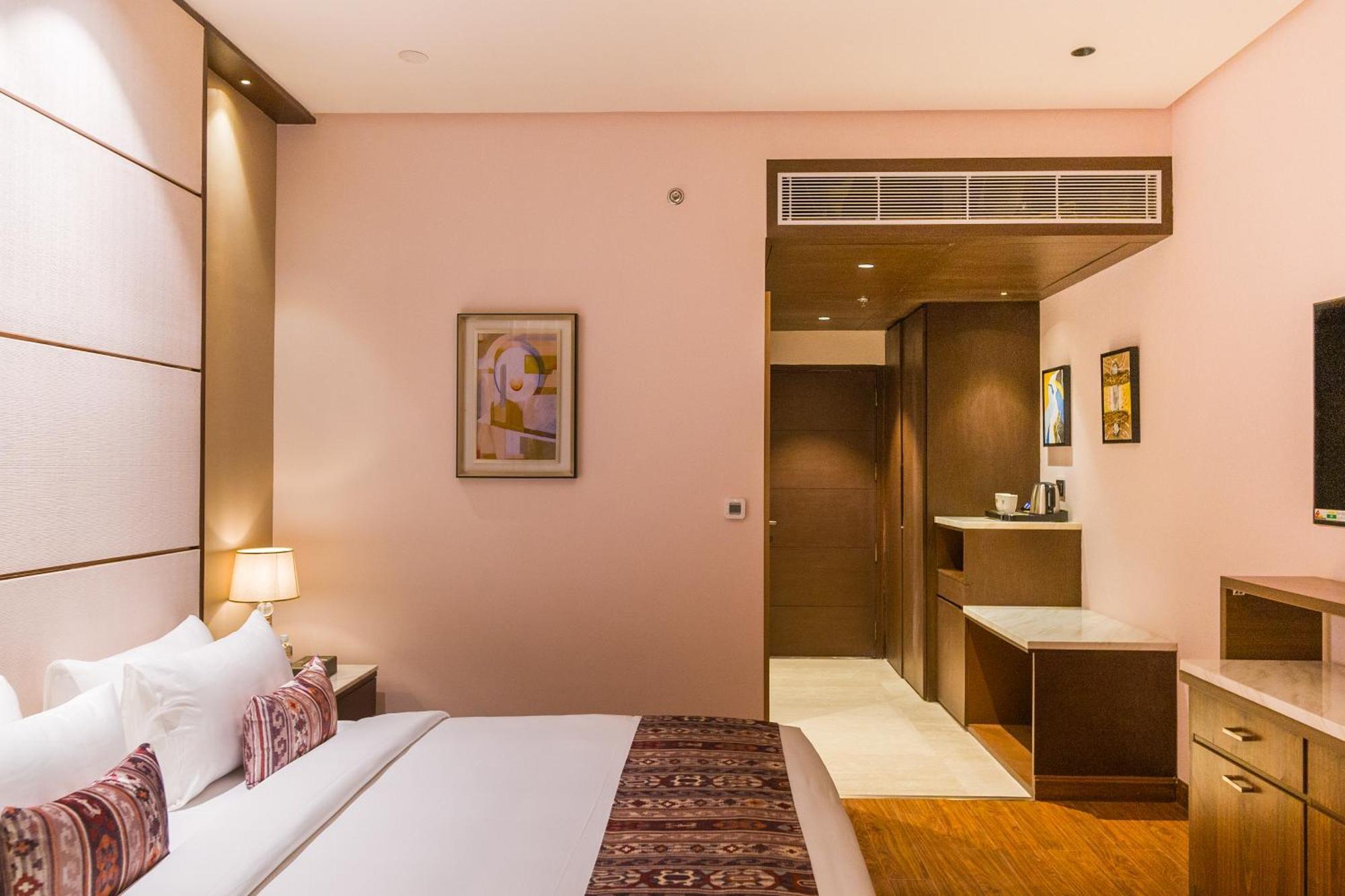 The Maple Hotel Bhopal Exterior photo