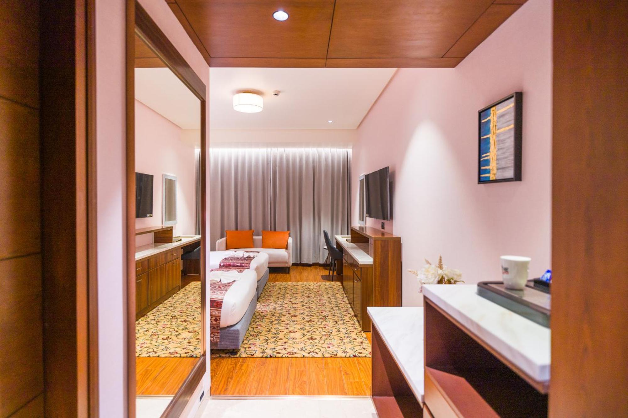 The Maple Hotel Bhopal Exterior photo