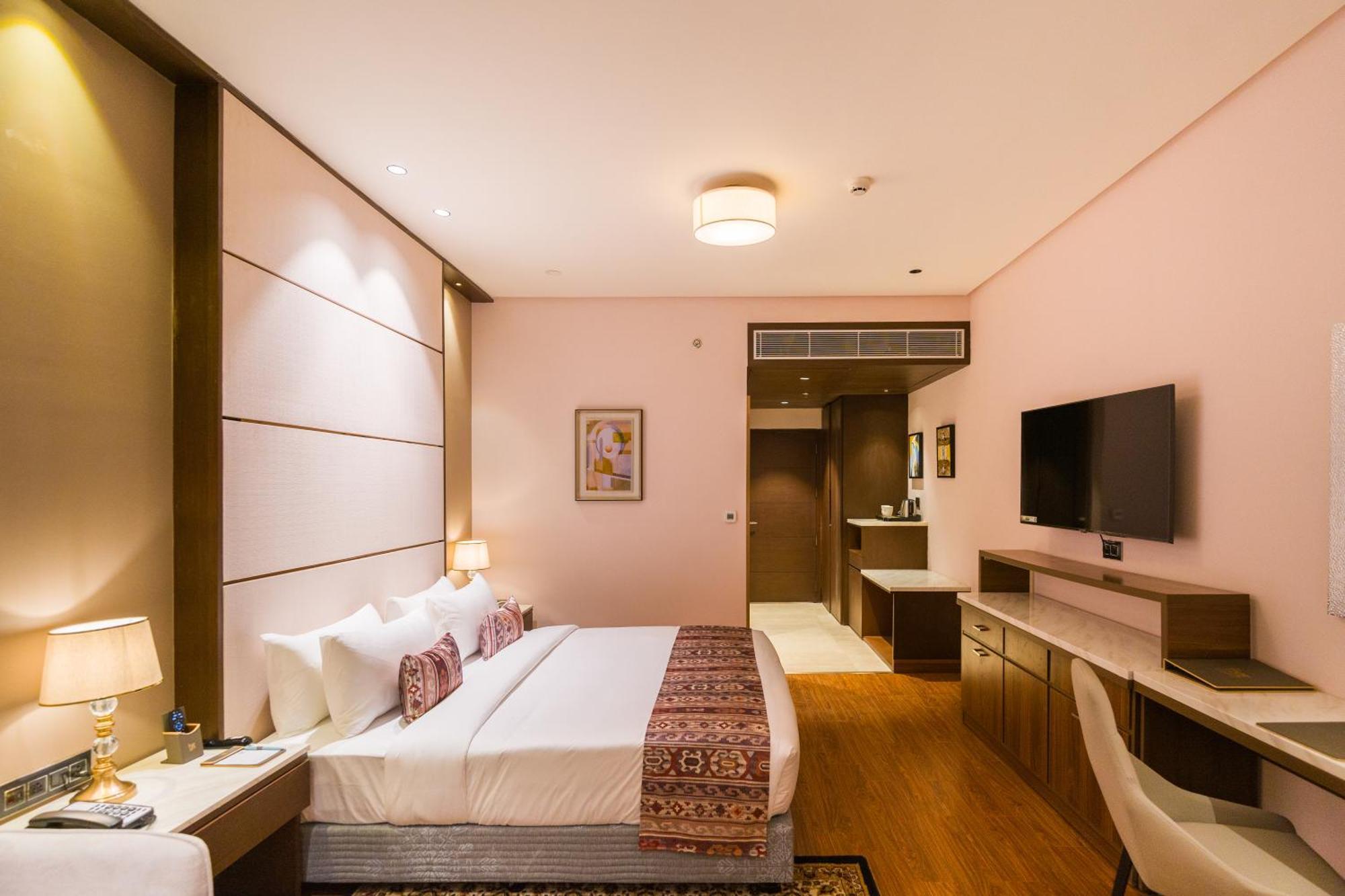 The Maple Hotel Bhopal Exterior photo